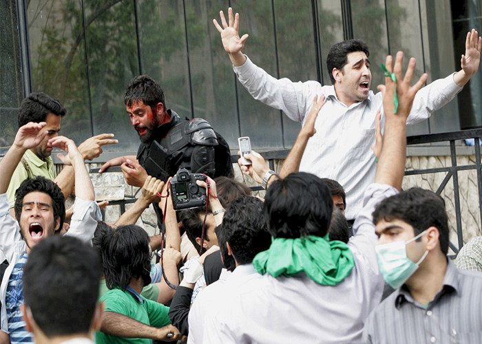 من أجل الحرية والتغيير.. طلاب إيران يقودون أقوى انتفاضة ضد الحكومة