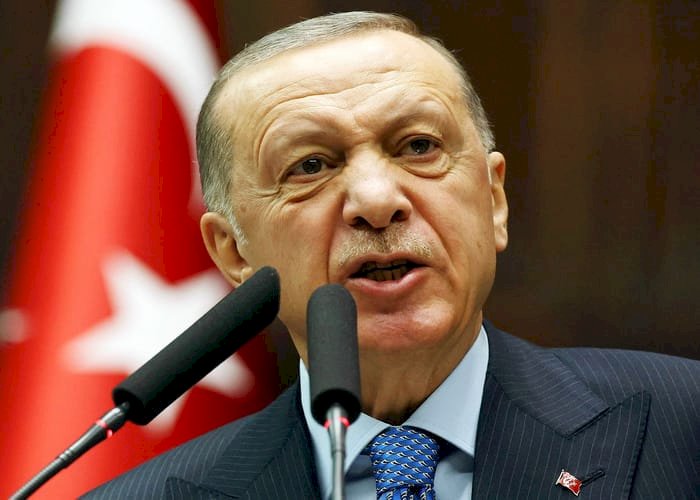 بسبب إرث أردوغان الاقتصادي.. بلومبيرج: انهيار الليرة لن يتوقف