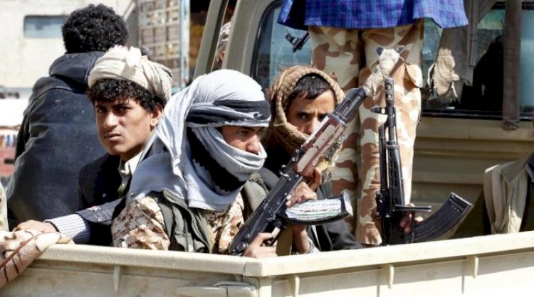 خبراء يكشفون : الحوثي يمارس سياسة إفقار وتجويع شامل باليمن
