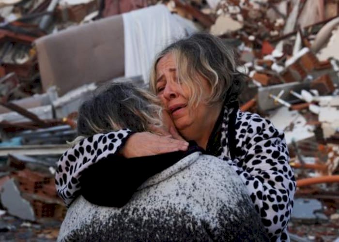 زلزال تركيا وسوريا.. جهود إنقاذ صعبة وتوقعات بتضاعف حصيلة القتلى