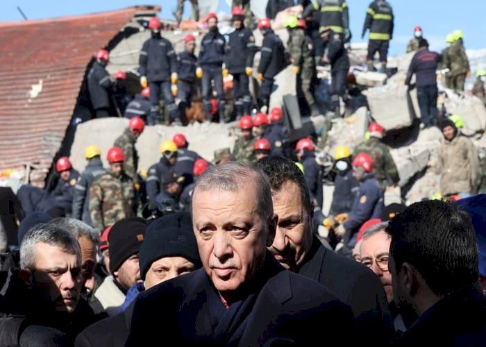 أردوغان يعتقل مطوِّري المباني لمواجهة الانتقادات بعد قتل الزلزال لأكثر من 35 ألف شخص