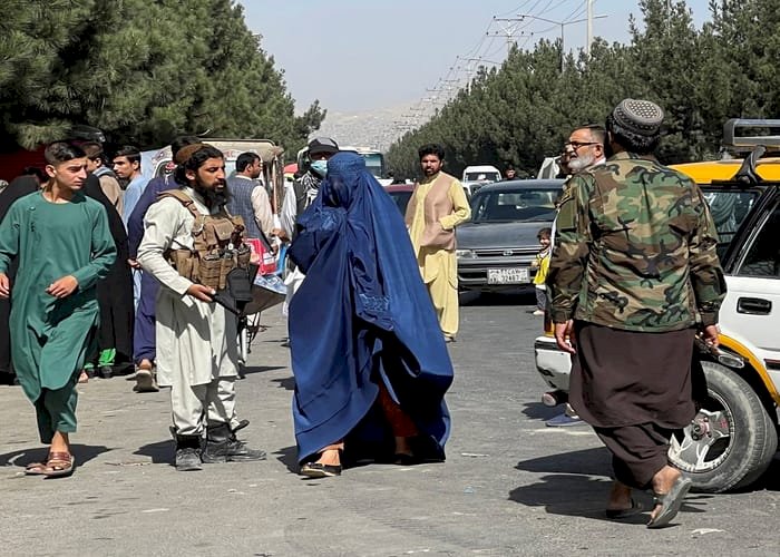 انخفاض توظيف الإناث بشكل حادّ في أفغانستان بعد سيطرة طالبان