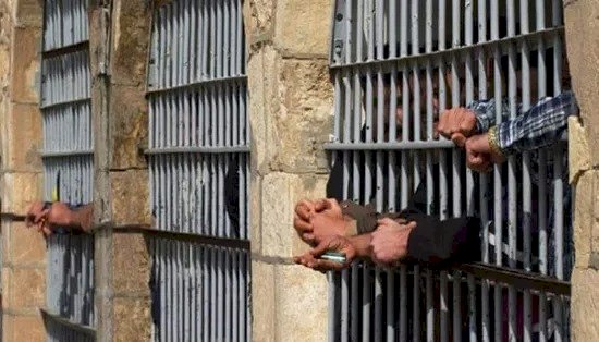 تعذيب وأوبئة.. فضائح معتقلات الحوثي تكشف عن حقيقة الميليشيا الإرهابية