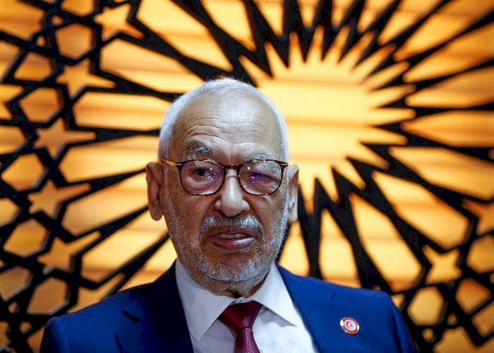 قاضٍ تحقيق تونسي يأمر بسجن راشد الغنوشي القائد الإخواني بتهمة التآمر على الدولة