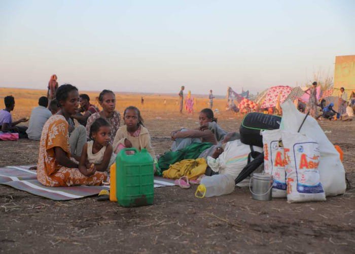 هرباً من جحيم الحرب.. آلاف السودانيين يغرقون مدن الحدود وانتشار كبير للفوضى