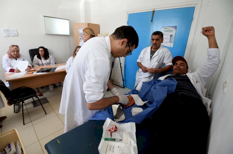 الأطباء يفرون من تونس ويتسببون في أزمة كبرى
