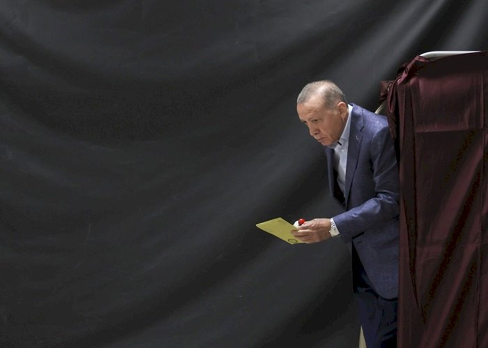 بعد اللجوء لجولة الإعادة للمرة الأولى.. الأزمة الاقتصادية تطارد أردوغان في الانتخابات