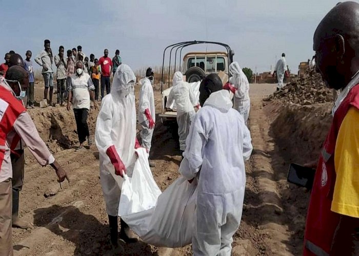 قتال مميت وكارثة إنسانية قريبة.. السودان يستغيث من التصعيد والفيضانات
