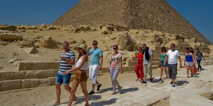محللون: نجاح قطاع السياحة بمصر أثار غضب الجماعة الإرهابية وتستهدف ضرب الاقتصاد