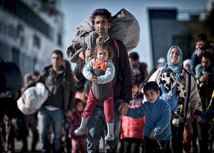 من رحلة الموت إلى الرفض.. كيف يواجه اللاجئون العرب الحياة في أوروبا؟