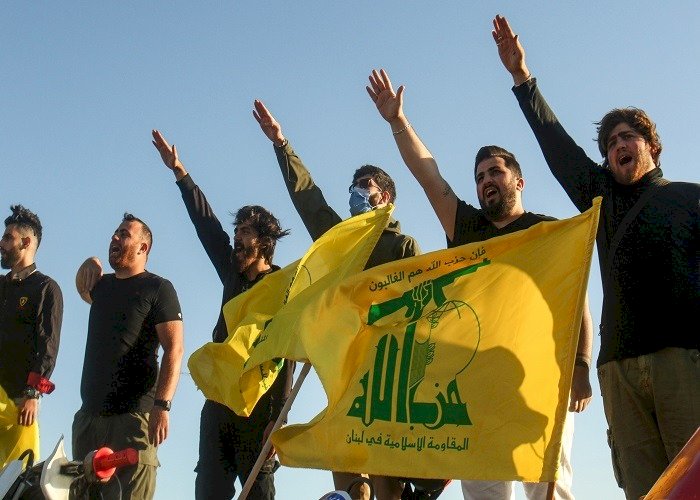 خطر جديد.. حماس تستغل مخيمات اللاجئين الفلسطينيين في لبنان لدعم حزب الله