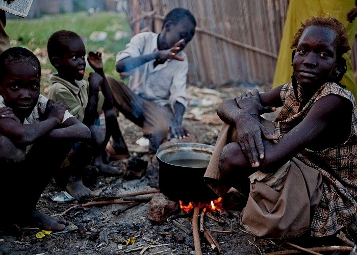 مساعدة أنفسهن.. العمل اليدوي يجمع نساء شمال السودان وجنوبه الناجيات من الصراعات