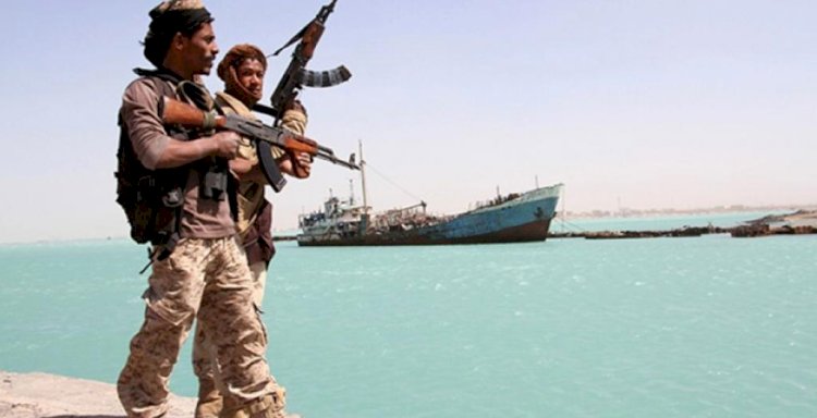 محلل يمني يكشف آخر التطورات والدور السعودي في إنقاذ وتفريغ السفينة صافر