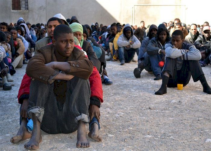 جرائم ضد الإنسانية.. ماذا يحدث داخل مراكز احتجاز المهاجرين في ليبيا؟