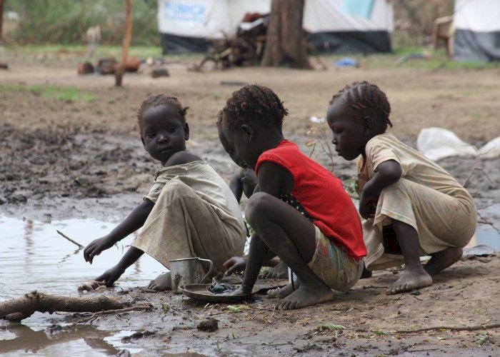بسبب انتشار الأوبئة والمجاعات.. الموت يطارد اللاجئين السودانيين في تشاد