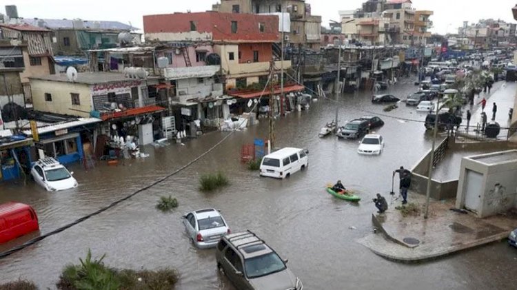 أمطار طوفانية وانهيارات وضحايا.. ماذا يحدث في لبنان؟