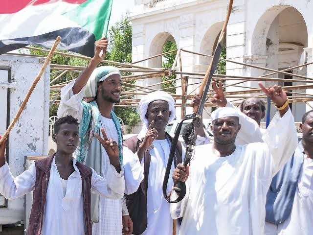 دعوات لحمل السلاح للمدنيين في السودان.. أبرز التفاصيل ومدى تأثيرها؟
