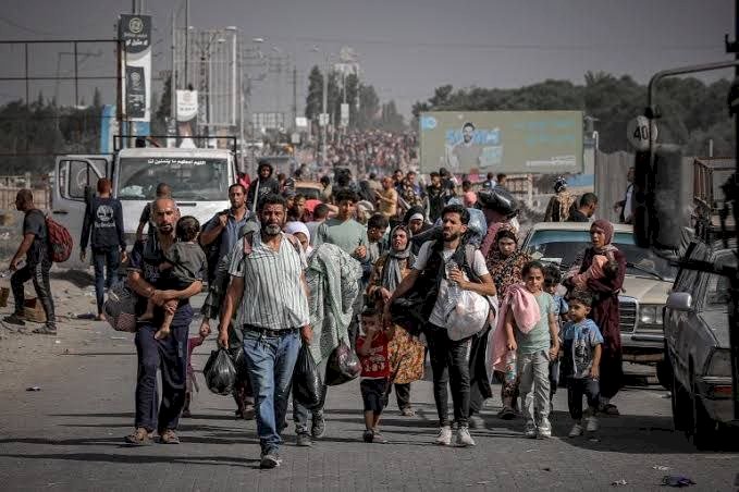 الفلسطينيون في غزة يتمسكون بحقهم في العودة رغم العدوان الإسرائيلي