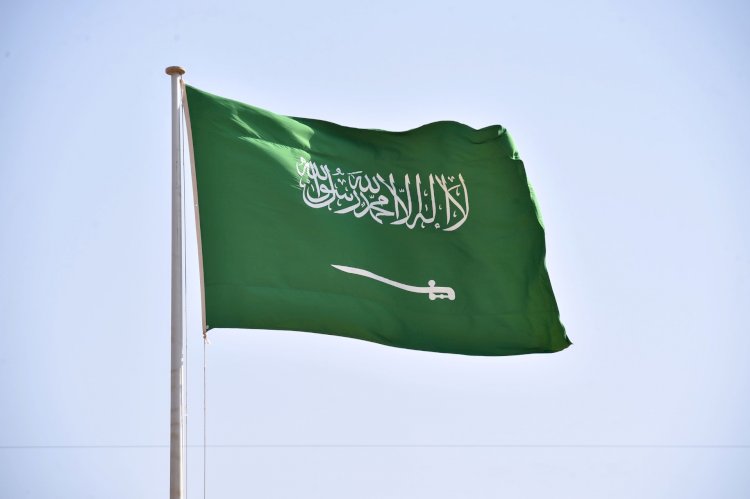راية العز.. نشطاء يشيدون ويدعمون العلم السعودي.. ويفعلون هاشتاج يوم العلم