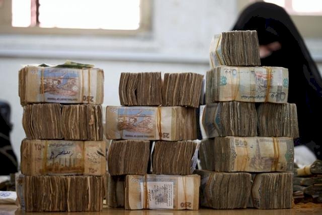 كواليس خسارة الحوثي لأول معركة اقتصادية مع بنك عدن المركزي