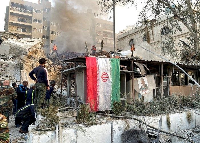 بعد استهداف السفارة الإيرانية في دمشق.. هل تنتهي الهدنة بين طهران وواشنطن؟