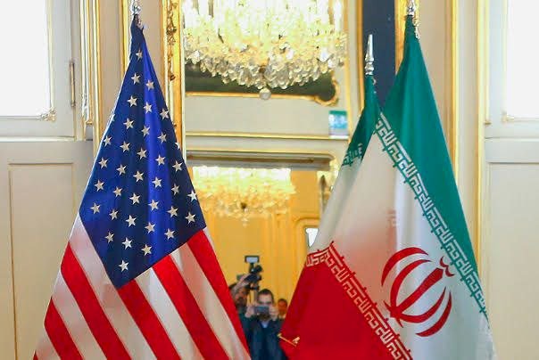 واشنطن وطهران تعودان إلى الطاولة.. محادثات هادئة تحت تهديد التصعيد