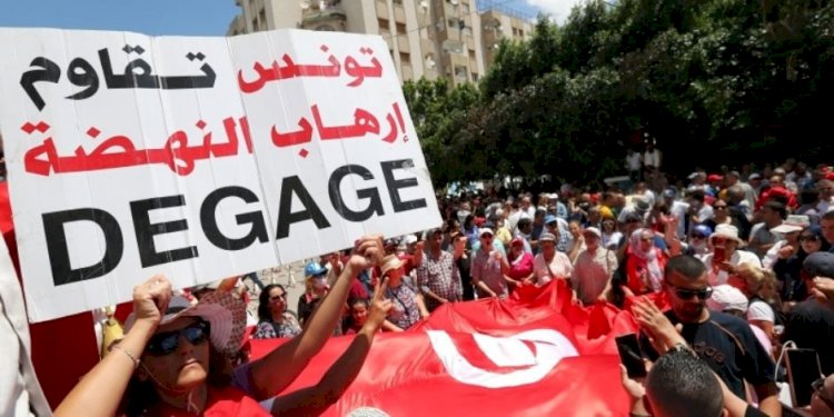 خبراء تونسيون: الإخوان يديرون حرب شائعات ممنهجة لعرقلة مسار الدولة