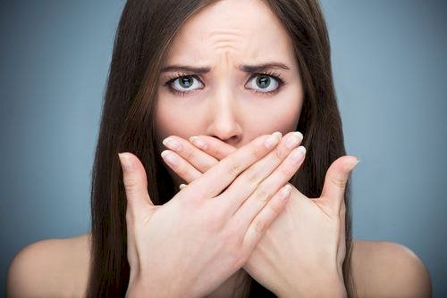 تنفّس بثقة.. خطوات سهلة لعلاج رائحة الفم