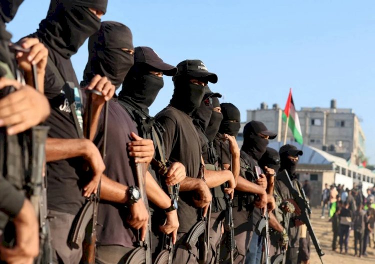 من العرض العسكري إلى الهدوء الميداني.. لماذا غيّرت حماس طريقتها؟