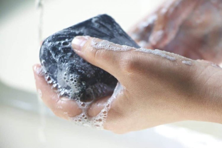 تعرف على فوائد صابون الفحم للبشرة