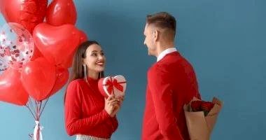 عيد الحب المصري.. رسائل تهنئة بكلمات صغيرة تحمل دفء العالم