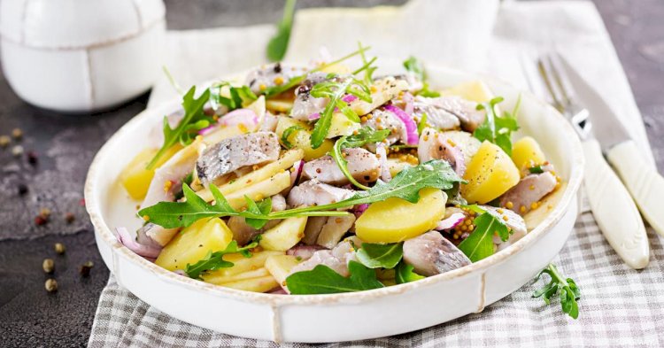 هل جربتِ من قبل الجمع بين نكهة الرنجة المالحة وطعم الكيوي الحلو؟