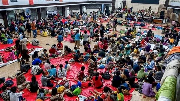 سومطرة الغارقة.. تصاعد مأساة الفيضانات يكشف حجم الكارثة الإنسانية في إندونيسيا