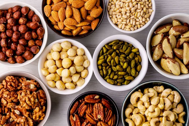 4 أنواع من المكسرات والبذور تعزز جمال بشرتك وصحة شعرك