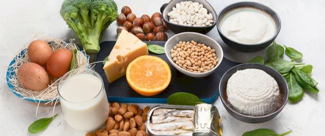 ليس الحليب وحده.. غذاء يومي يعزز قوة العظام بعد الخمسين