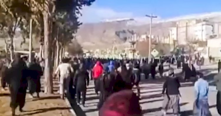 إيران على صفيح ساخن.. توسع الاحتجاجات الاقتصادية وقمع أمني 