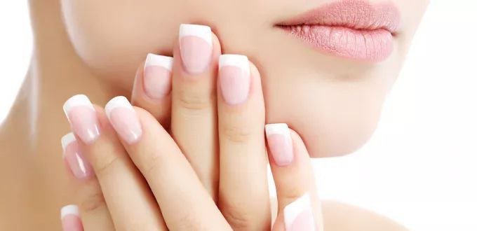 أسرار الأظافر القوية.. خطوات يومية ووصفات طبيعية تمنع التقصف والتكسر