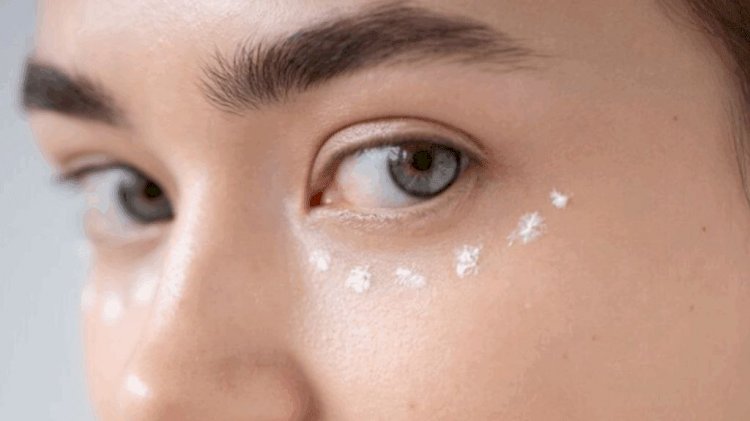 وصفات طبيعية تعيد إشراقة العين وتُخفي الهالات السوداء دون تكلفة