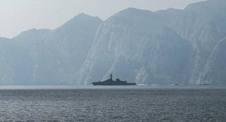 إيران والحوثي يهددان الملاحة العالمية.. صواريخ وطائرات مسيرة تضرب الخليج