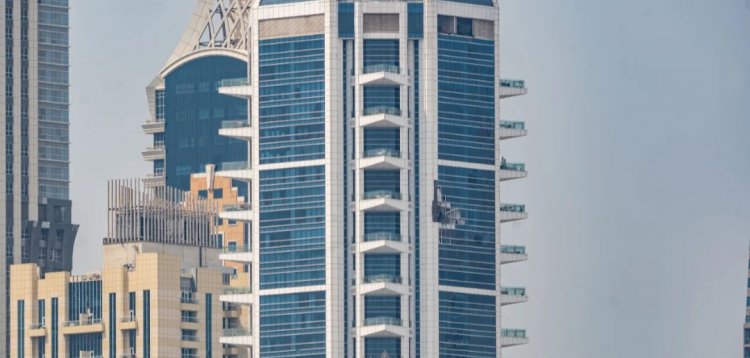 تصعيد الهجمات الإيرانية في المنطقة.. الإمارات تتصدى لتهديدات الصواريخ والطائرات المسيّرة