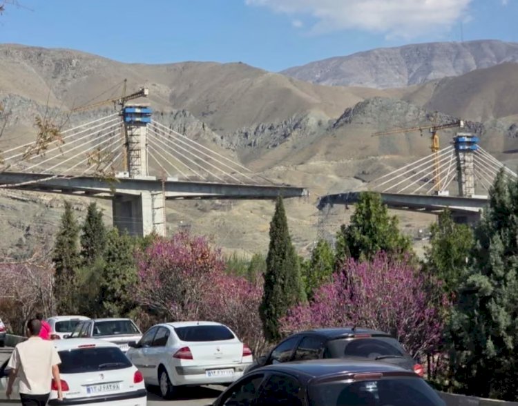 ضربة أمريكية تدمر جسرًا استراتيجيًا بين طهران وكرج وتصعيد جديد في الحرب