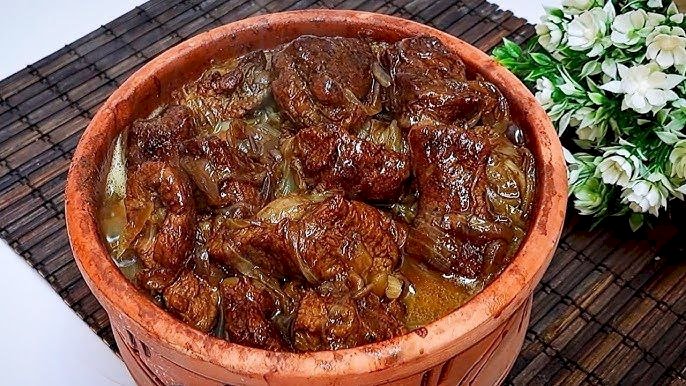 طاجن اللحم بالبصل والطماطم.. وصفة منزلية بطعم أصيل وخطوات سهلة