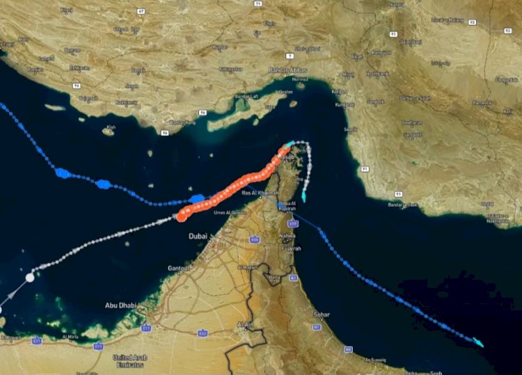 تراجع حاد في الملاحة بمضيق هرمز وسط تحركات بحرية مثيرة للقلق