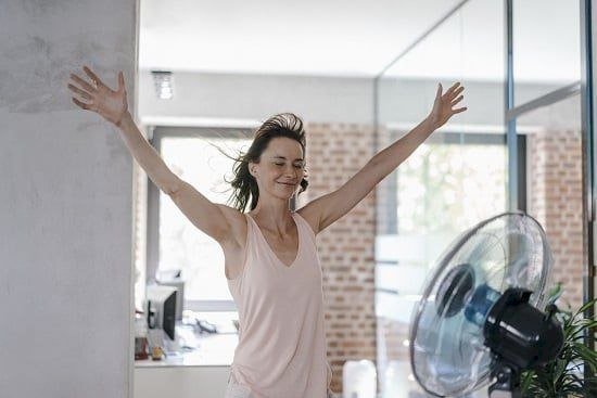 كيف تحافظ على برودة منزلك إذا كنت تسكن في آخر دور؟