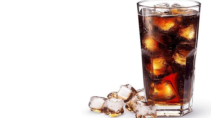 من الزجاجة إلى بشرتك.. كيف أصبحت رائحة الكولا هوسًا في عالم العطور؟