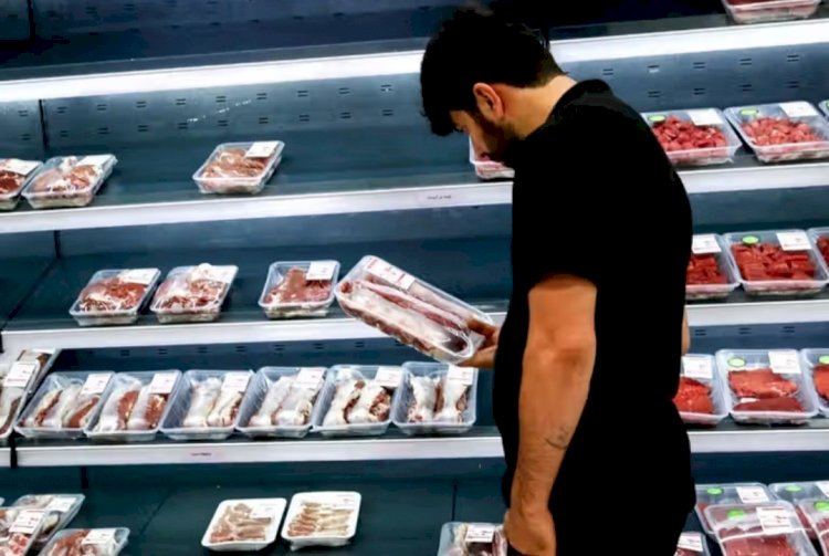موائد الإيرانيين تتغير تحت ضغط الغلاء.. الألبان واللحوم تختفي من سلال الأسر