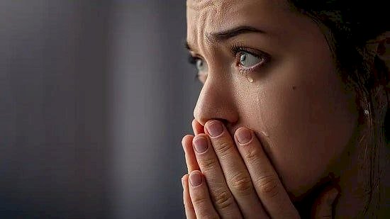 تفسير حلم الحزن والبكاء في المنام.. دلالات نفسية ورسائل خفية