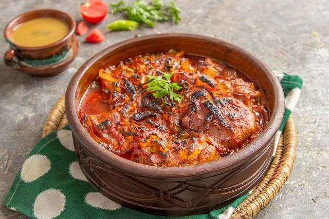طريقة عمل طاجن الكوارع بالبصل المكرمل.. أسرار مطاعم السمين في البيت